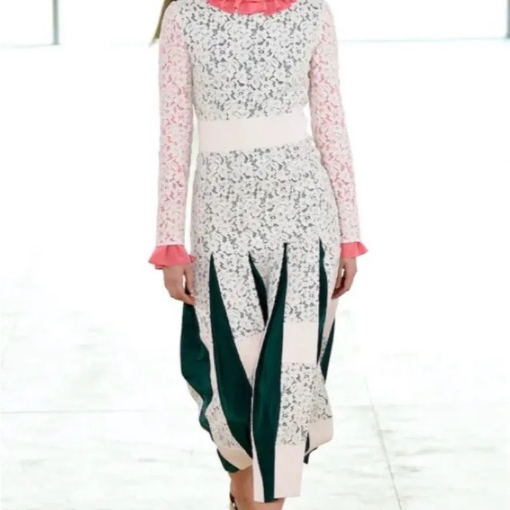 Elegant Tory Burch Lace Midi Dress with Green Pleat Accents